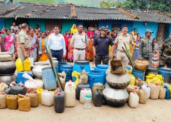 ବେଆଇନ ଭାଟିରେ ଚଢ଼ାଉ ବିପୁଳ ପରିମାଣର ମହୁଲ ମଦ, ମହୁଲ ପଚ ସହ ୩ ଅଟକ